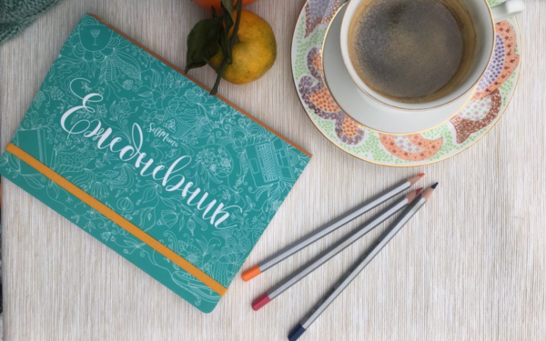Есть резинка, которая поможет «закрывать» ежедневник.