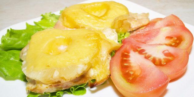 Куриное филе с ананасами в духовке Куриное филе с ананасами в духовке