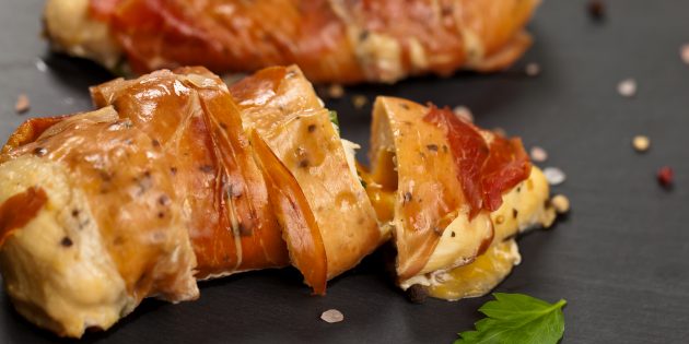 Куриное филе в беконе в духовке Куриное филе в беконе в духовке: простой рецепт