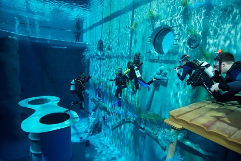 Бассейн Nemo 33 в Брюсселе