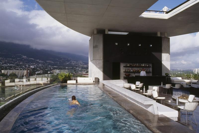 Бассейн Habita Monterrey