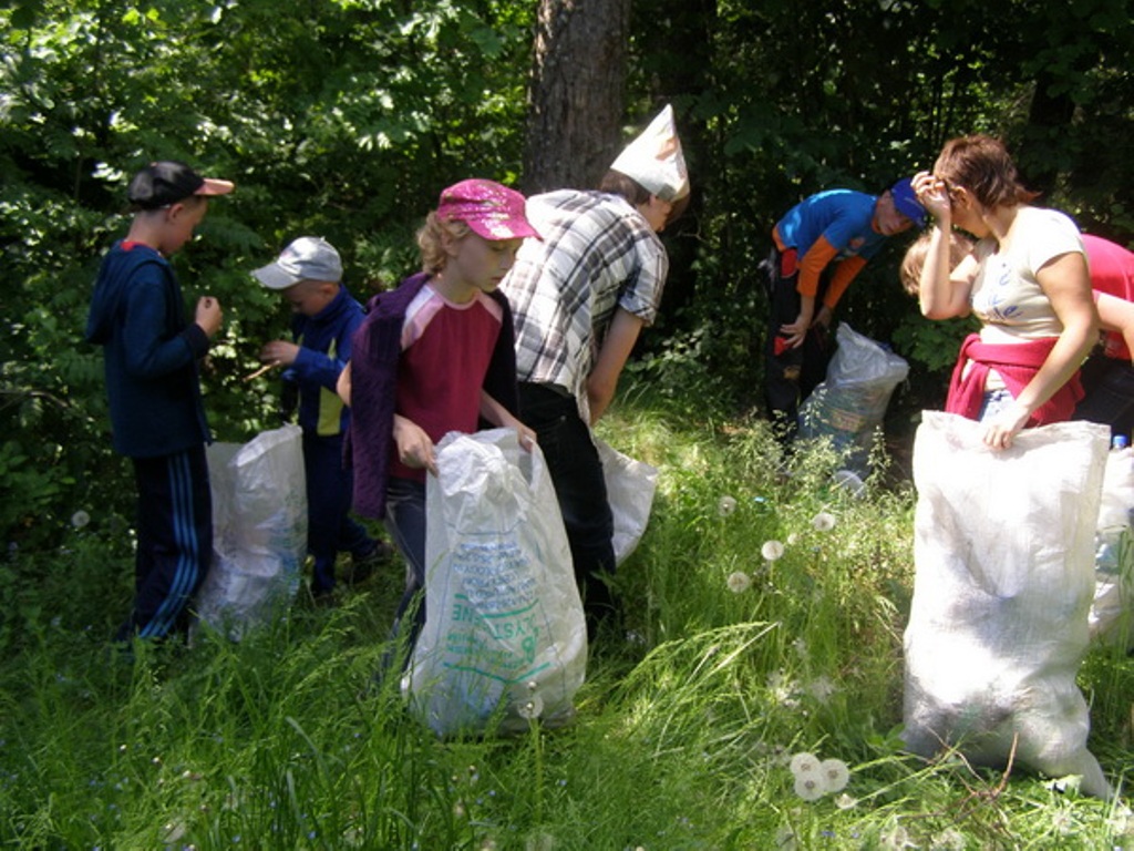 Также собираем. Помощь природе. Охрана природы человеком. Человек помогает природе. Добрые дела в природе.