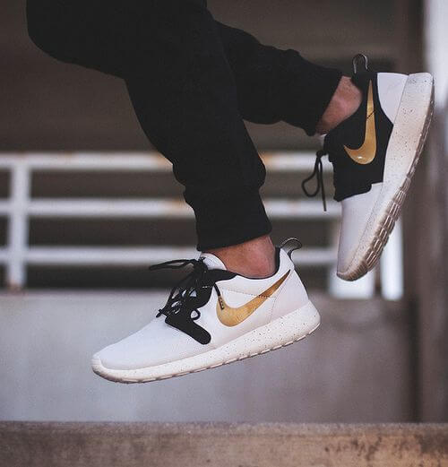 Nike Roshe Run Gold Black