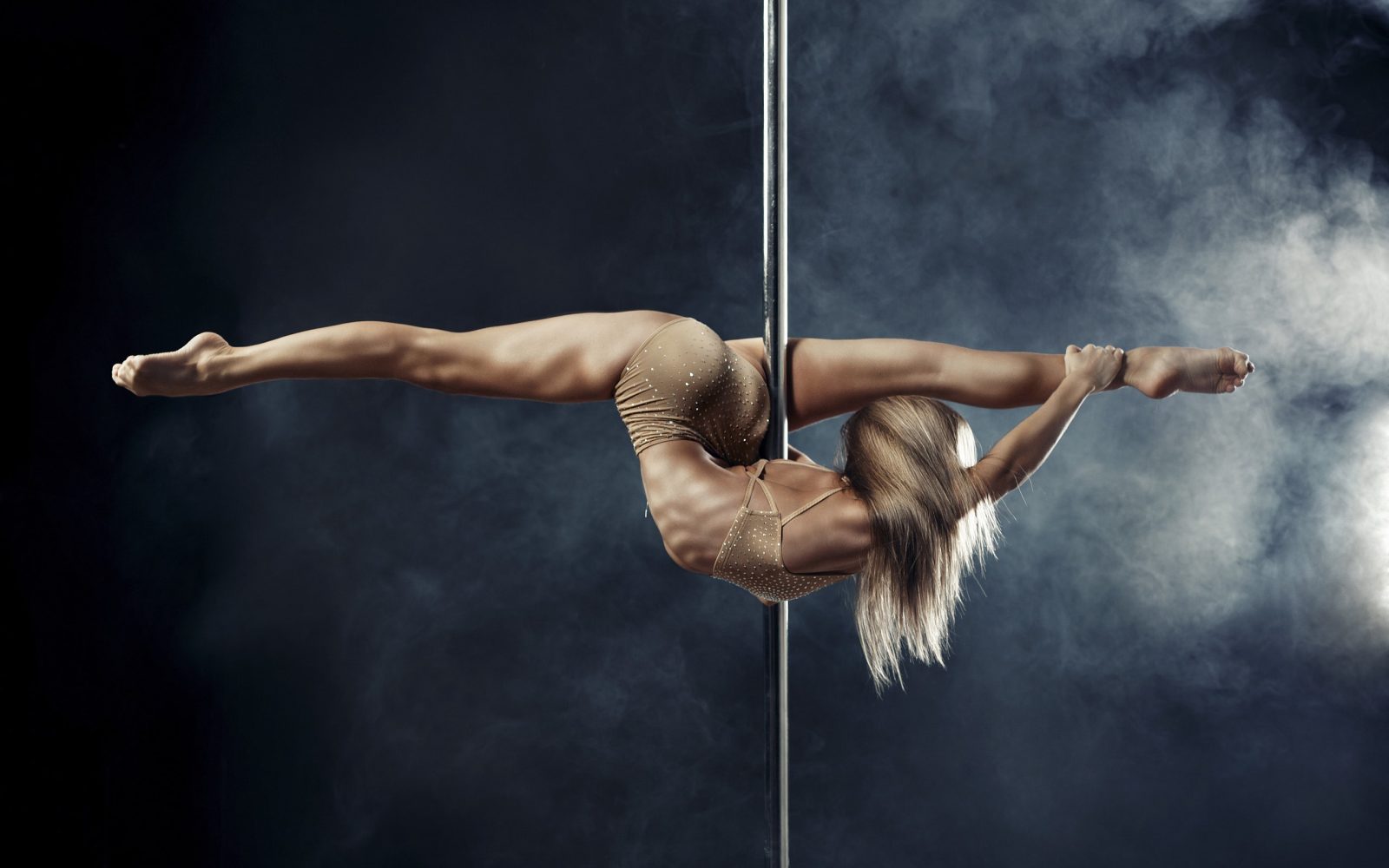 Pole Dance (танцы на шесте)